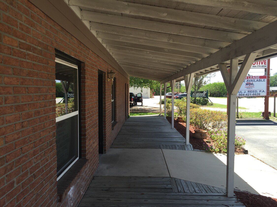 Storefront Retail Space For Lease: 334 Parkridge Ave, Orange Park, FL 32065